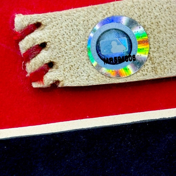 Montreal Expos 2004 Baseball Memorabilia . Limited Edition Baseball, Game Used - Picture 4 of 7